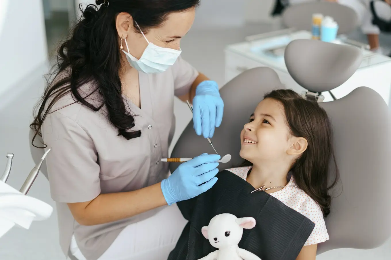 dziewczynka u dentysty